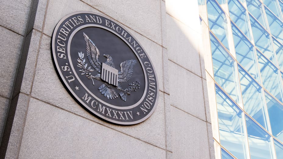 Аналитик Bloomberg: SEC одобрит первые спотовые биткоин-ETF в январе